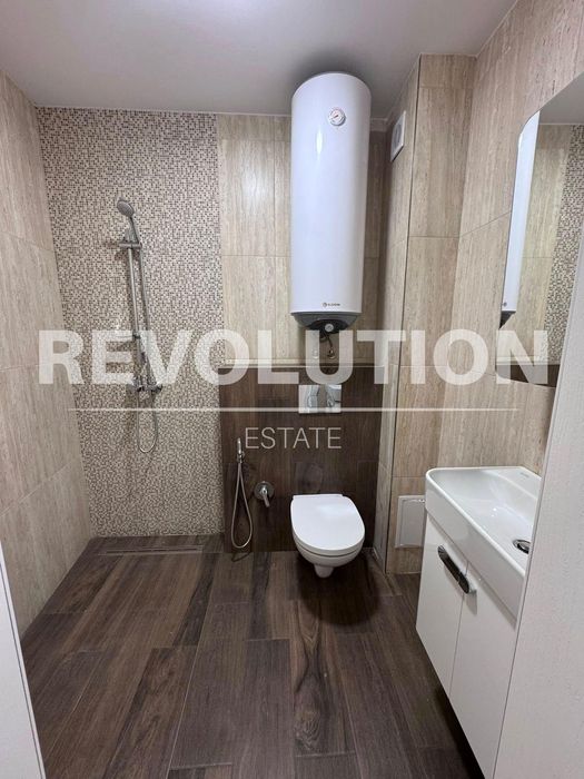 Дава се под наем Тристаен апартамент в Варна, Център - 72 кв.м за 997.05 € - Снимка #3