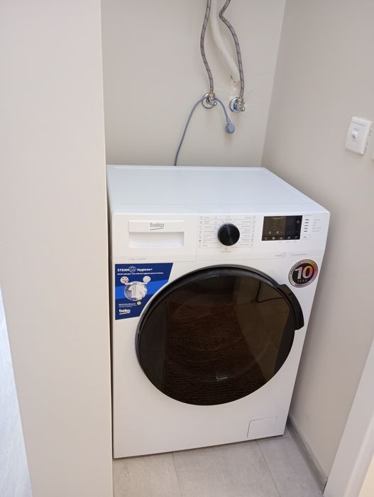 Дава се под наем Тристаен апартамент в Бургас, Изгрев - 85 кв.м за 816 € - Снимка #8