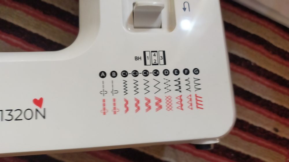 Продаём швейную машинку janome 1320N