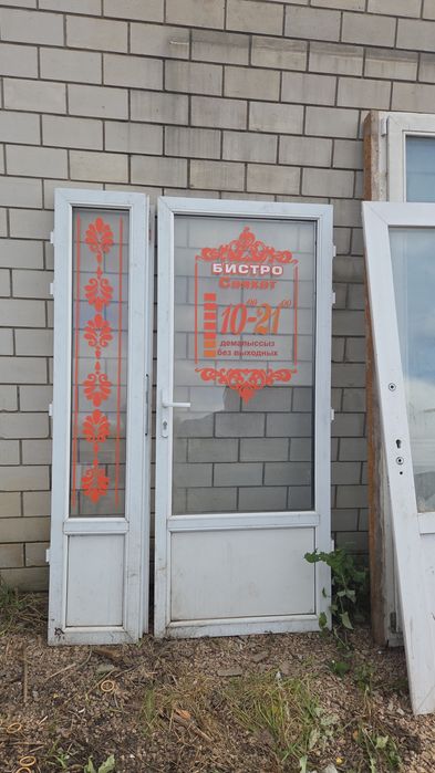 Продам пластиковые двери б/у