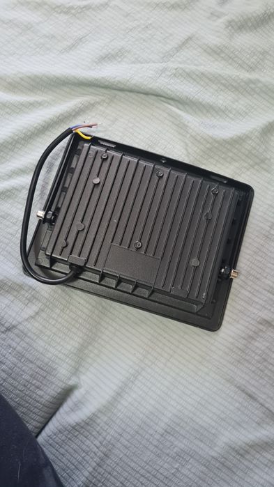 Продаётся прожектор новый 5000