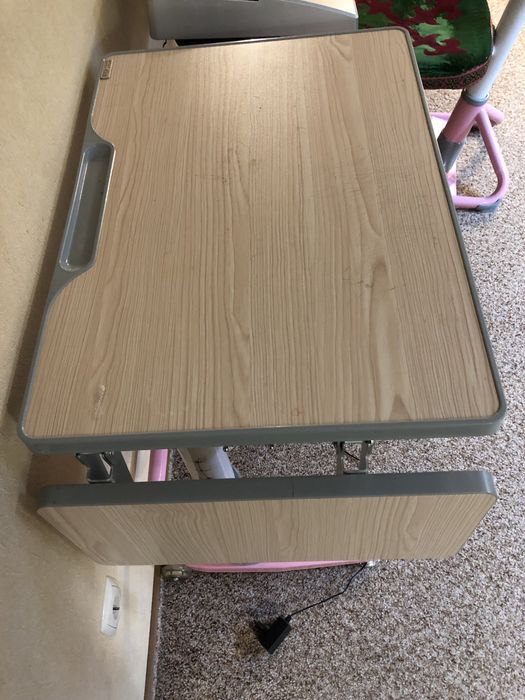 Продам детскую парту со стулом