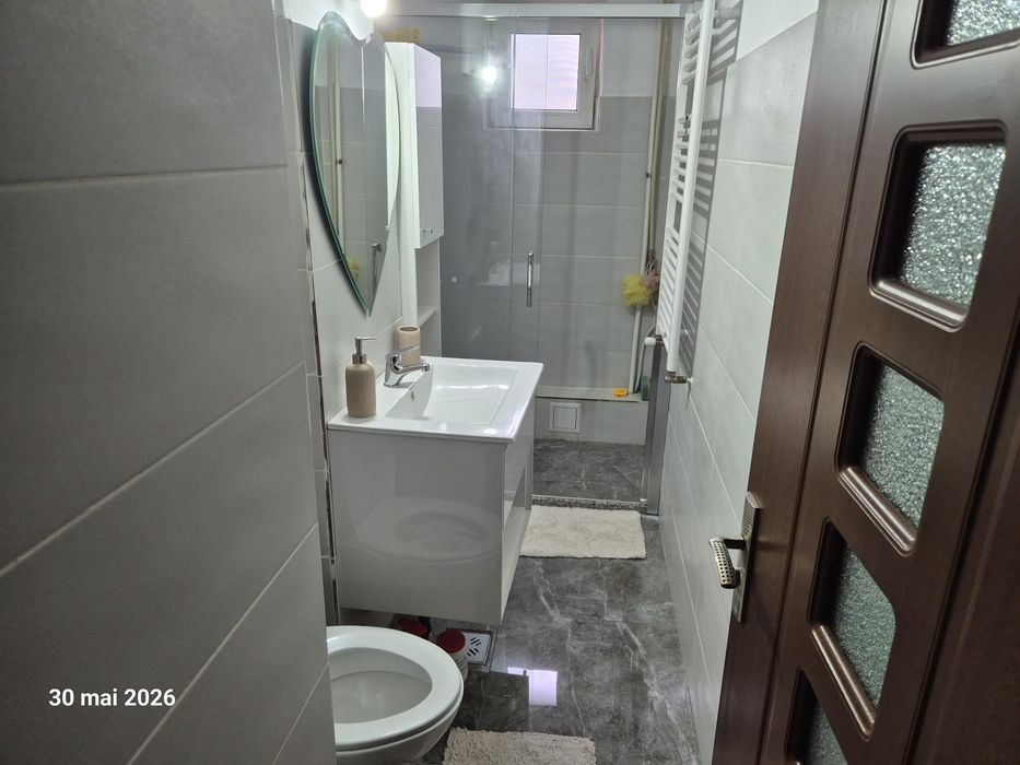 Închiriez apartament
