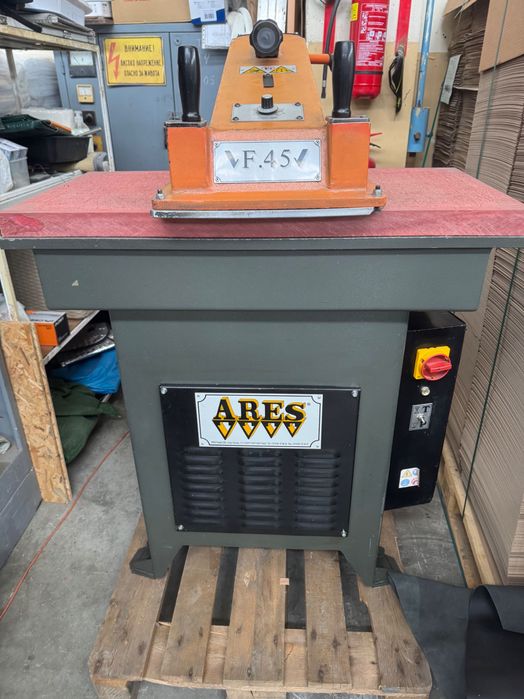 Щанц преса за кроене ARES