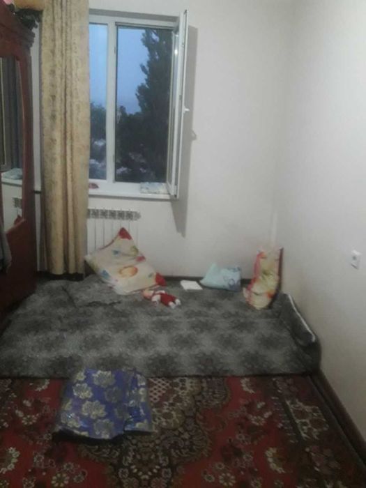 Zudlik bilan uy sotiladi Chirchiq shaxrida 3 xonali