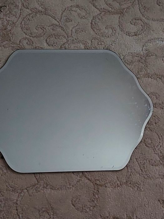 Зеркало,57 ×44,для ванной комнаты ,на двух креплениях
