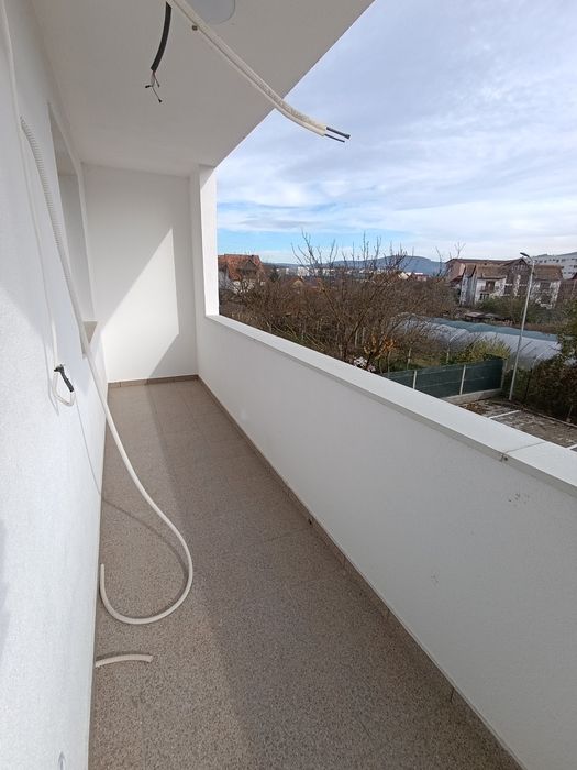 Vand apartament cu 3 camere