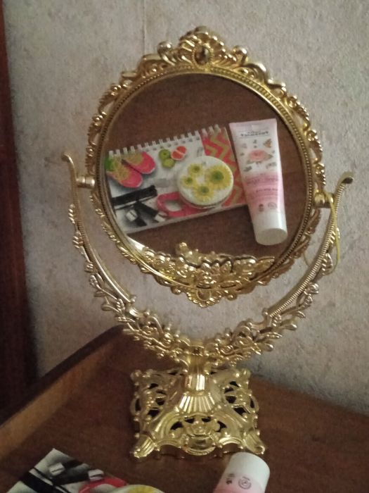 Продам зеркало настольное