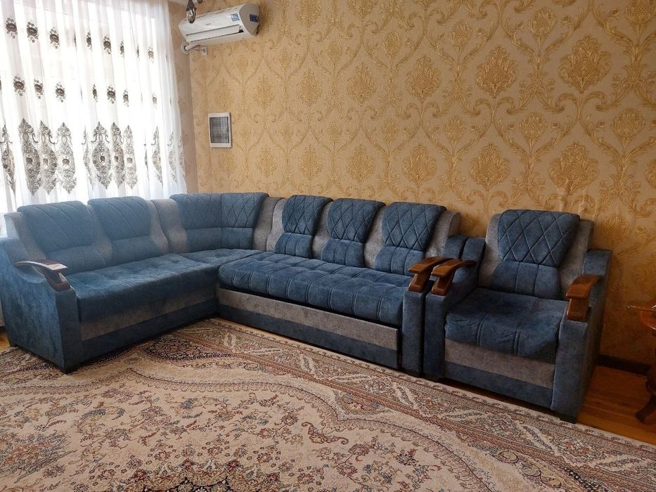 Удобный и можно превратить в кровать