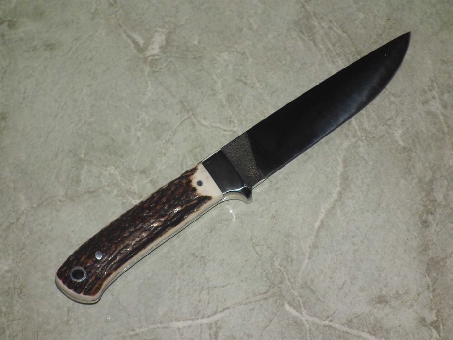 Cutit vánátoare maghiar masiv plásele din corn otel N690 toc piele nou mester Szalontai István