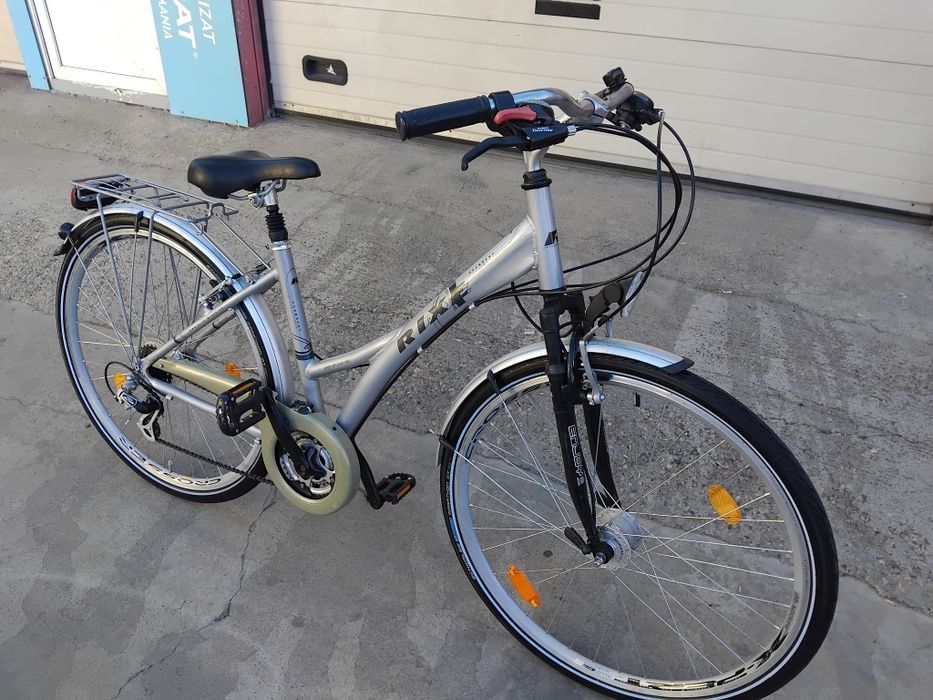 Vând bicicleta din aluminiu pentru damă