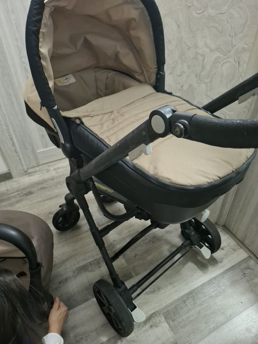 Căruț copil plus scoica auto stare bună adus  Spania   foarte bine îngrijit si curat