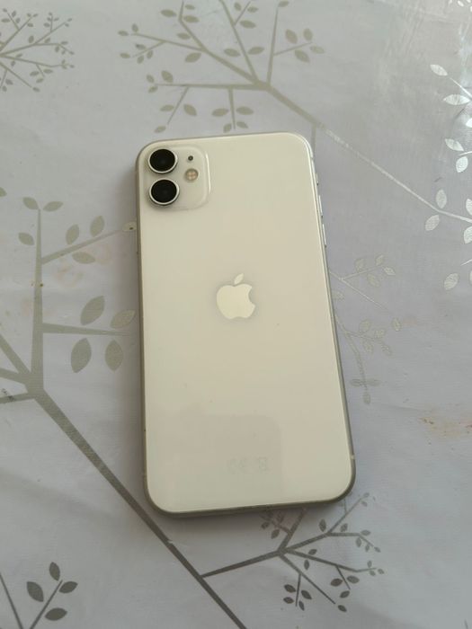 Продам айфон 11.