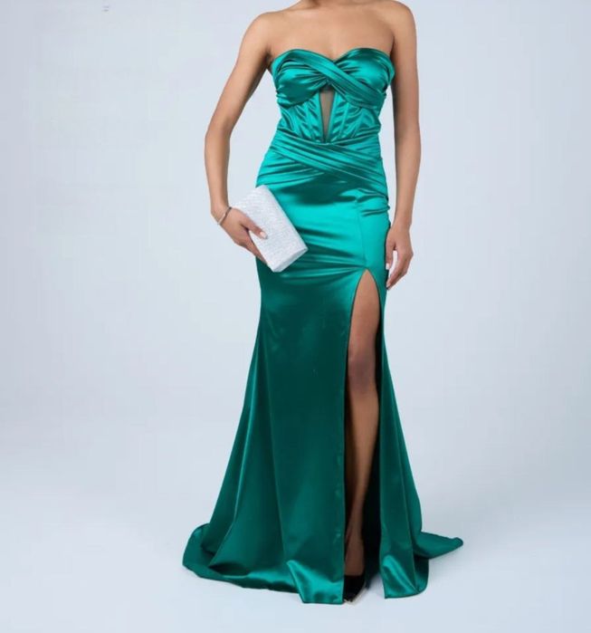 Шикарное вечернее платье.