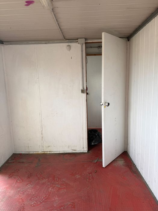 Container de 10mx 2,40 cu baie încălzire și electricitate