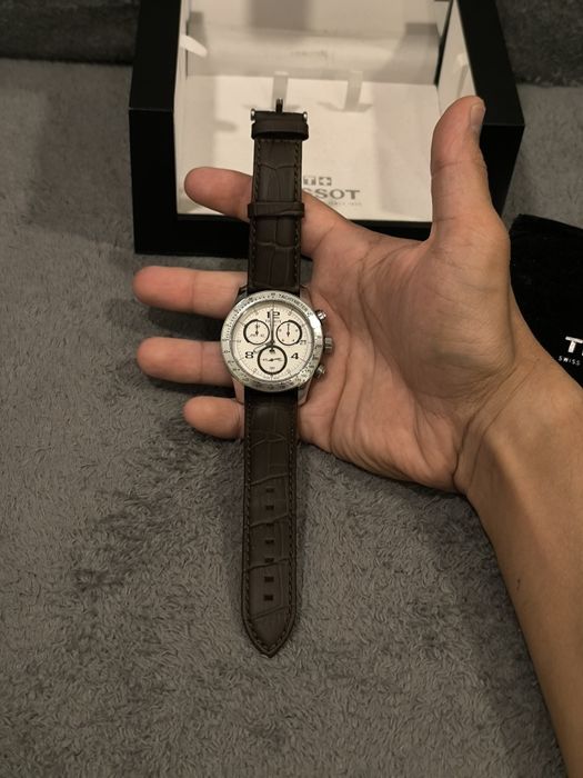 Швейцарски часовник Tissot V8