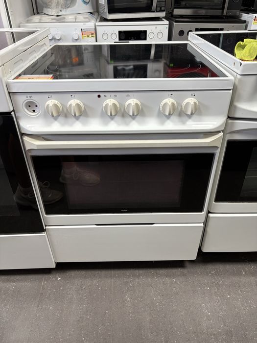 Свободно стояща печка с керамични котлони Voss 56 l
