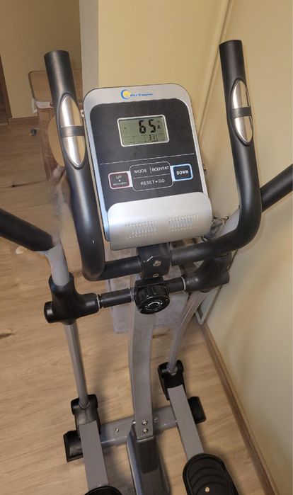 Bicicleta eliptica magnetica FitTronic® 601E, volanta 9 kg, greutate suportata 120 kg