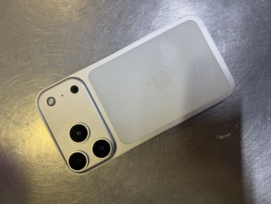 Айфон 11/ 17 корпусында