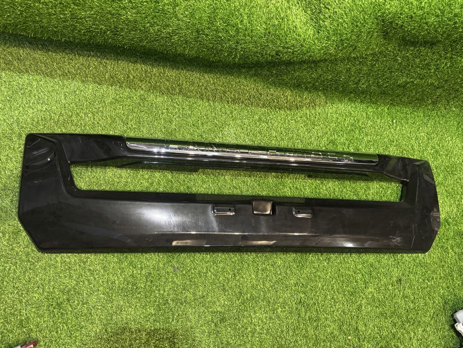 Накладка переднего бампера lc200