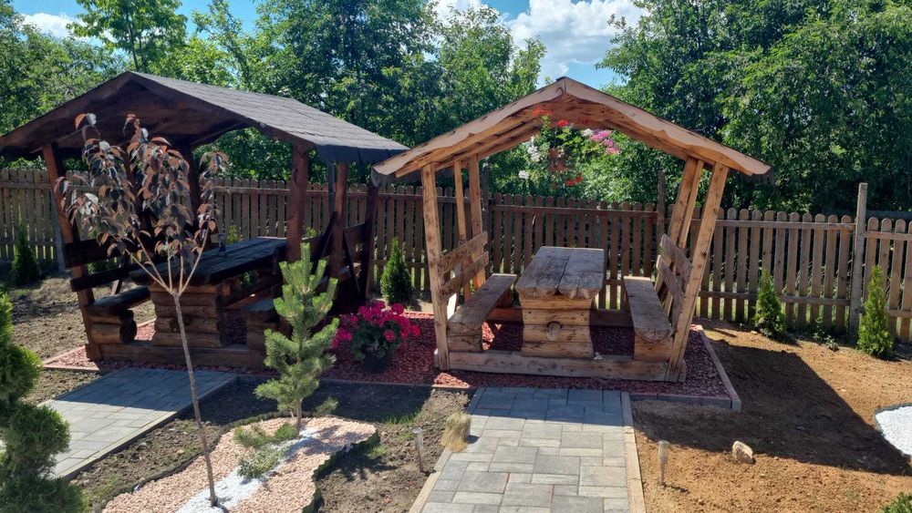 Vand cabana lemn, 120mp si 1251 mp de teren, zona Dealu Negru