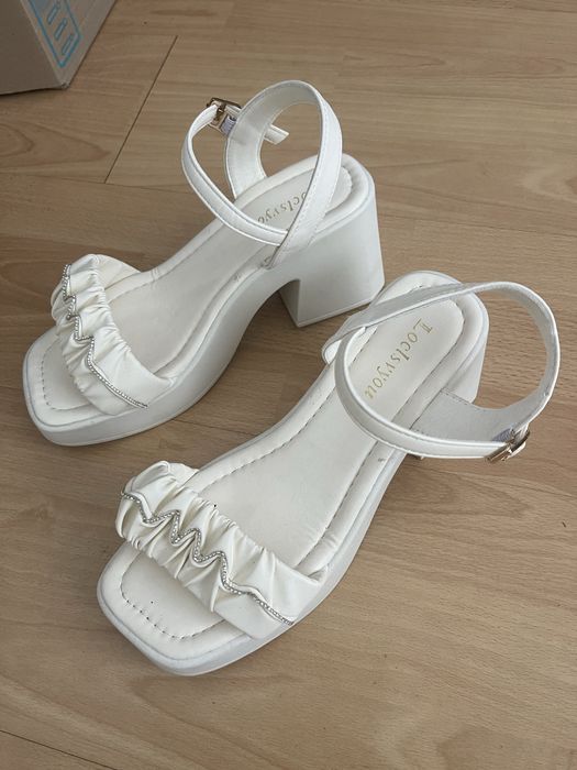 Дамски сандали на ток