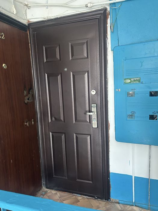 продается входная дверь