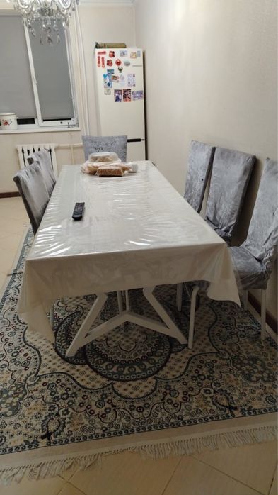 Продам кухонный стол и стулья