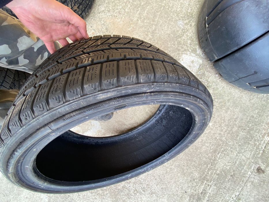 Vând anvelopare 225.35.19