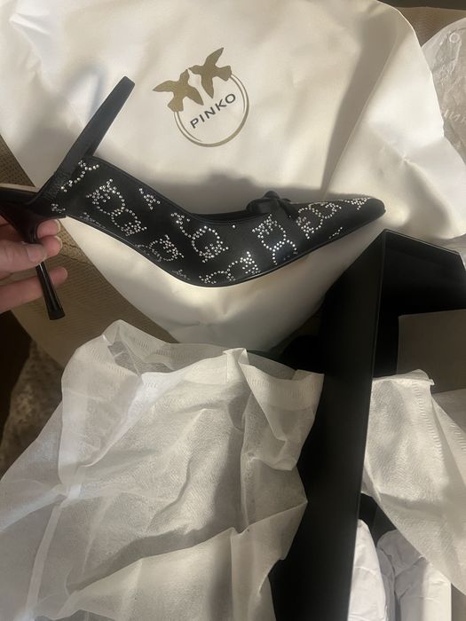 Нови обувки Pinko
