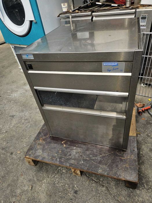 Masina de cuburi gheata,capacitate 80kg/24h.  800 euro+tva.