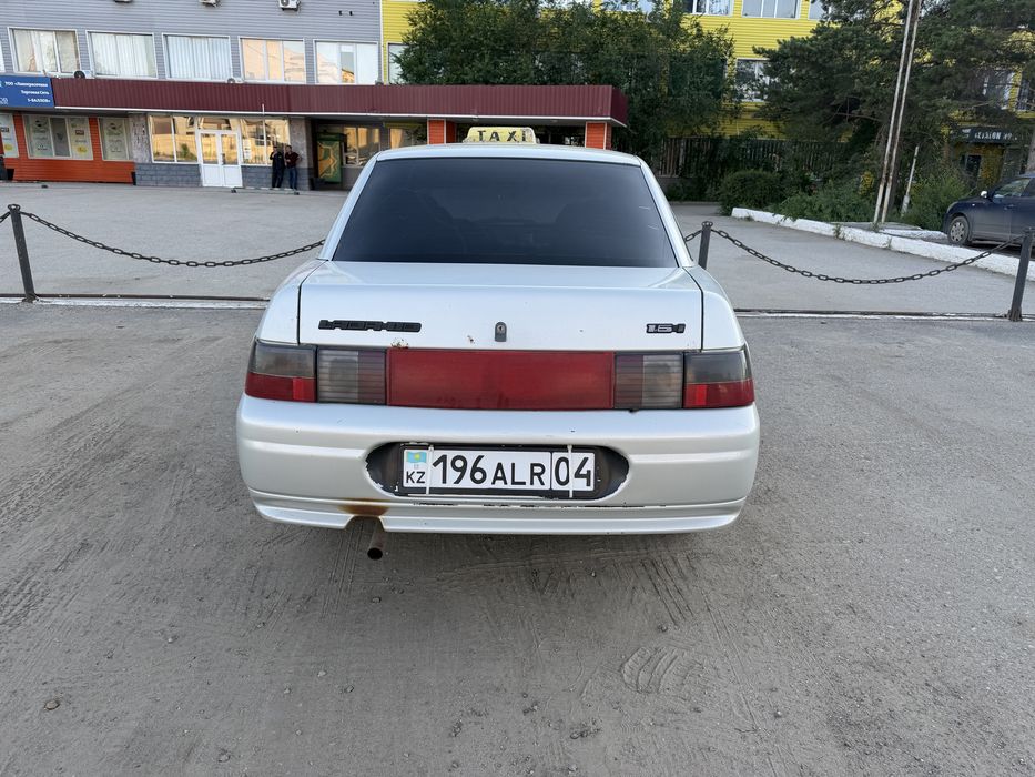 Автомобиль ВАЗ 2110 года выпуска 2005