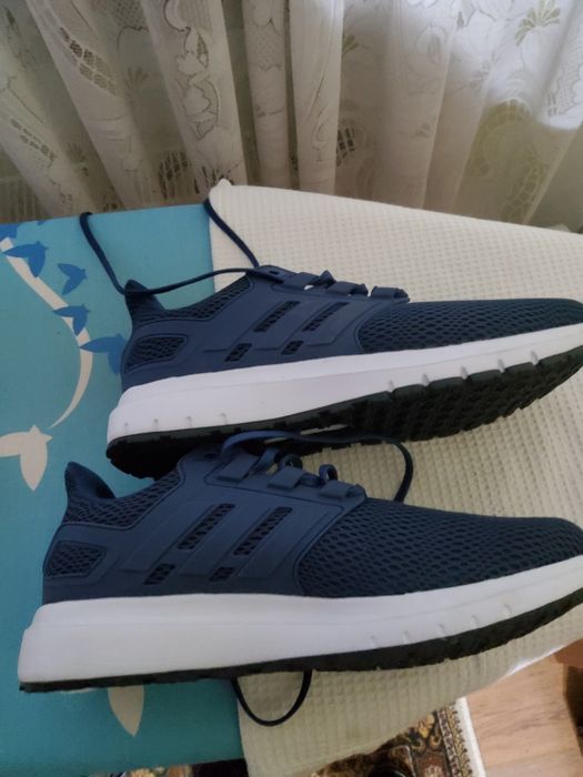 Adidasi firma ADiDAS noi marimea 43