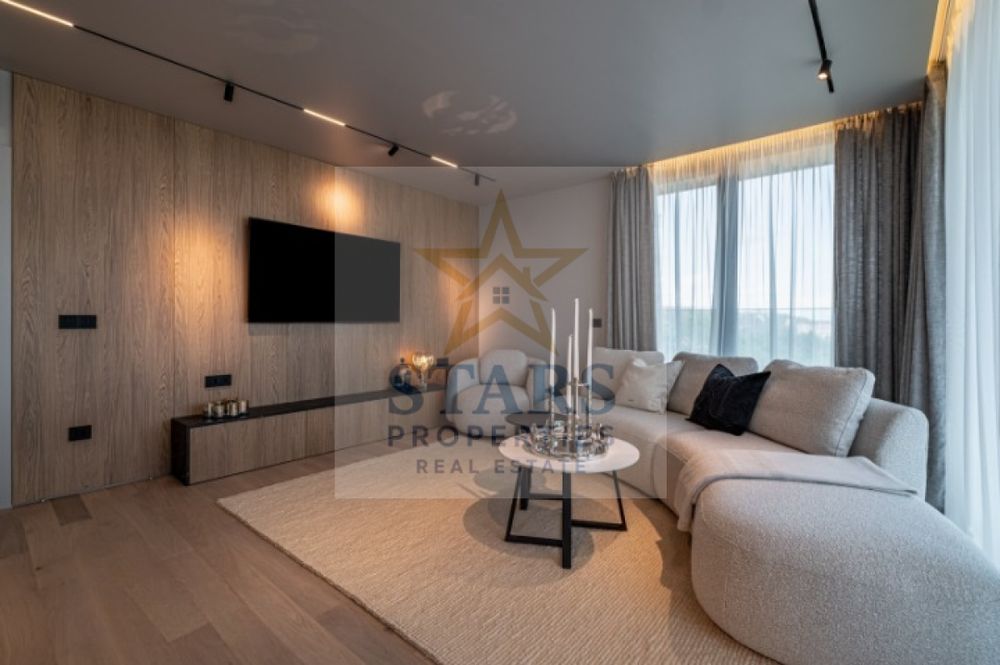 Продава се Тристаен апартамент в к.к. Св.Св. Константин и Елена - 142 кв.м за 2342 €/кв.м - Снимка #1