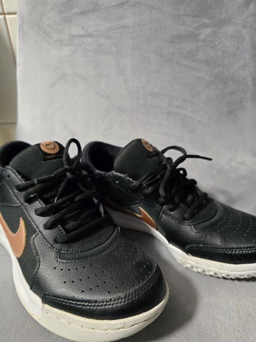 Adidași Nike court lite