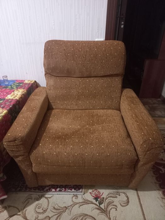 Диван, кресла чистые