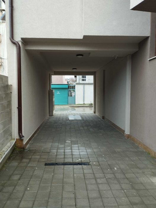 Продавам голям двустаен апартамент, колхозен пазар, Варна