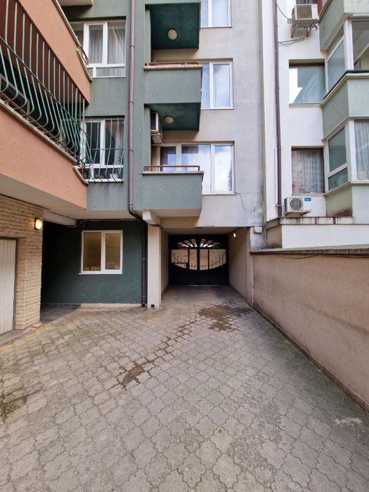 Подземен гараж в центъра на Варна