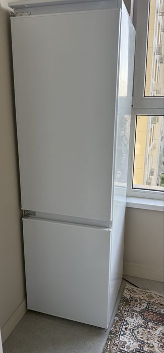 Встроенный Холодильник продается