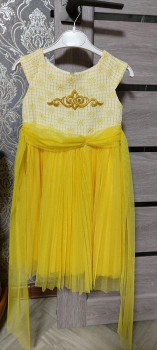 Продам платья на девочку