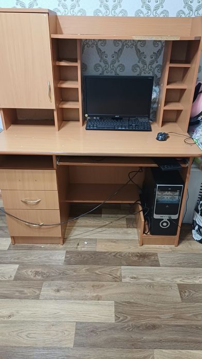 Компьютерный стол