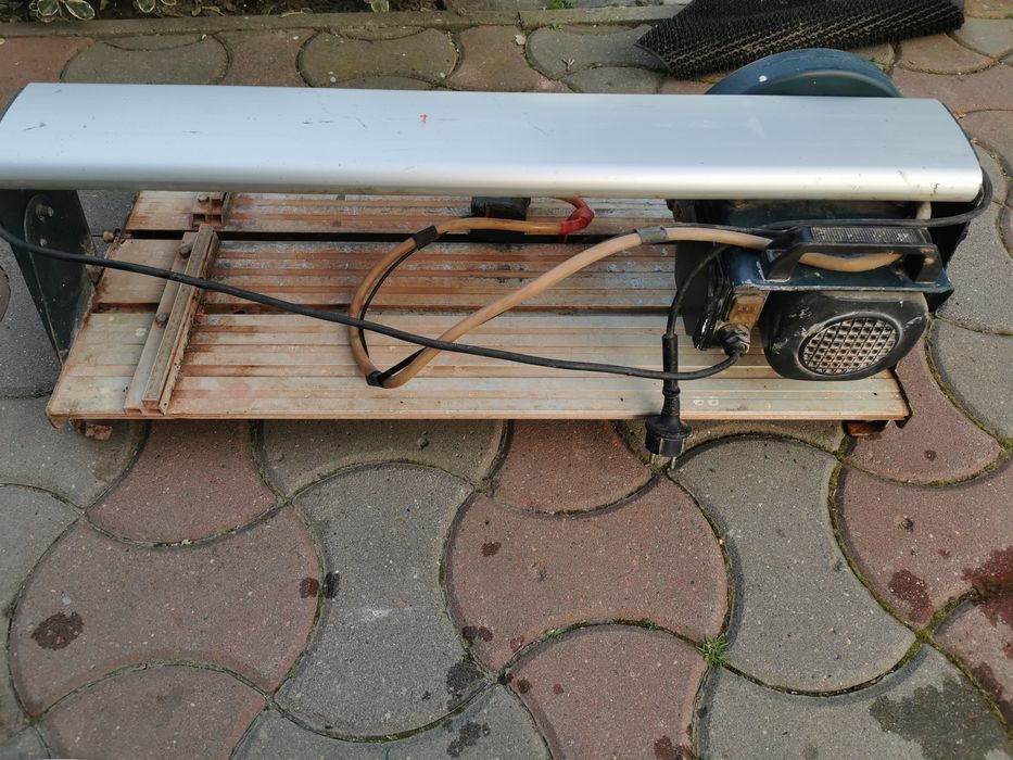 Mașina de tăiat gresie pe apa