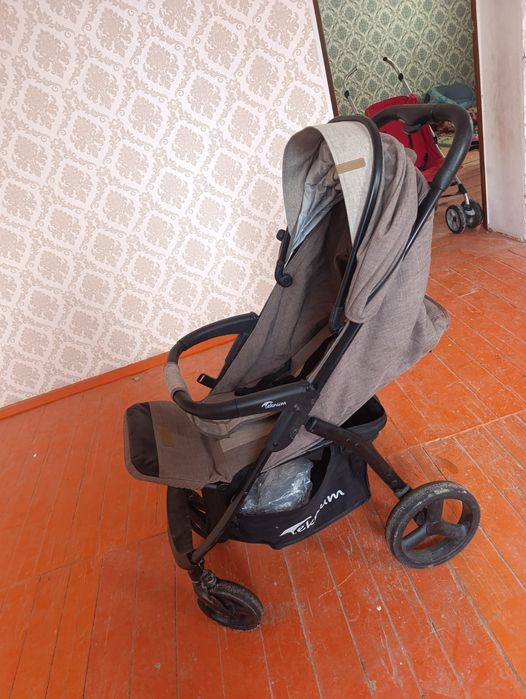 Коляска 15000 и 7000тг