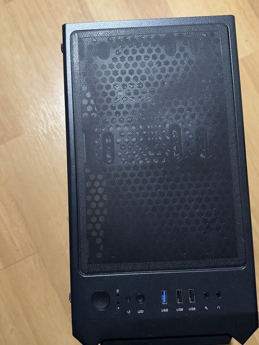 Геймърски компютър Ryzen 5 5500 / RTX 3090 24GB / 16GB RAM.