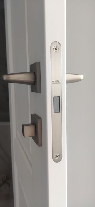 Установка дверей, линолеум, ламинат, плинтуса, входные  откосы