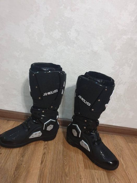 Продам новые мотоботы
