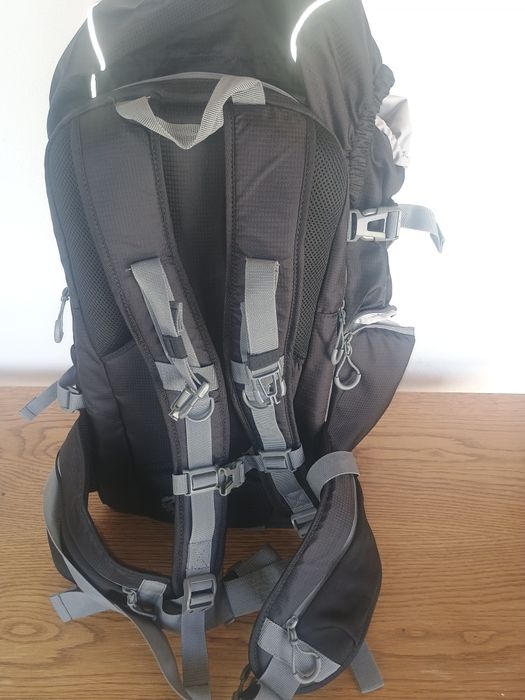 Rucsac drumeții Quechua ,utilizat  3 ori ,stare foarte bună .