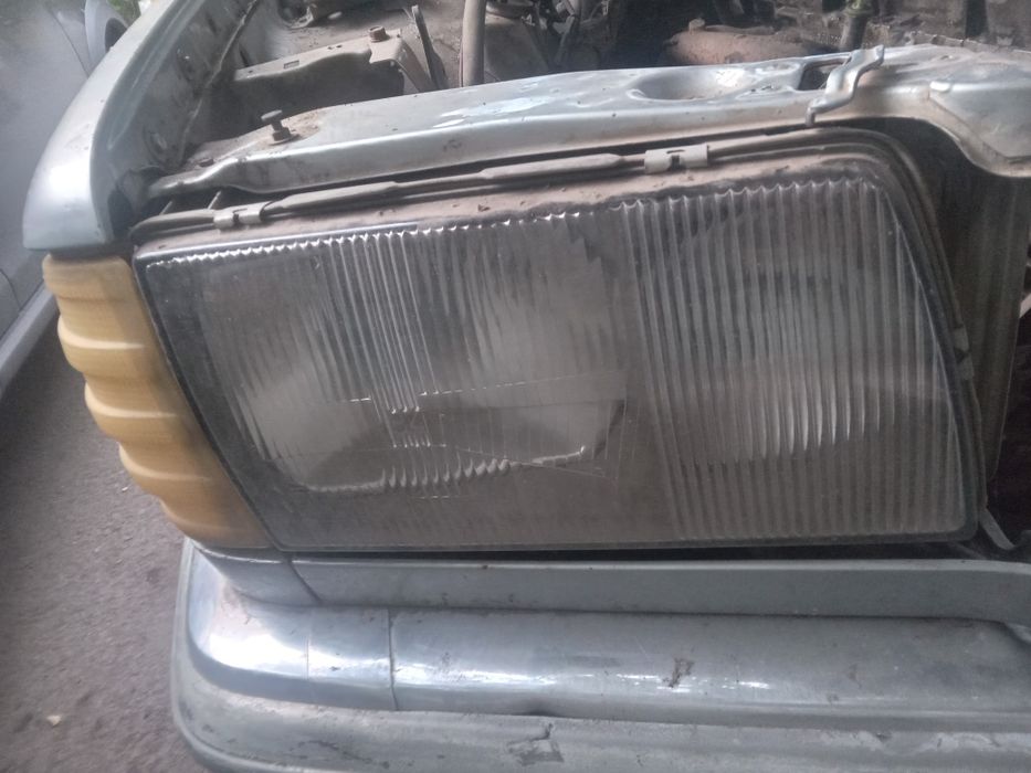 Продам фары,решетка 126 мерседес