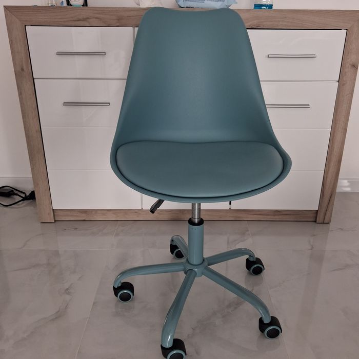 Scaun de birou rotativ