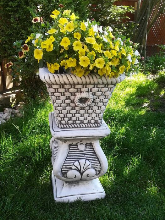 Ghivece de flori din beton